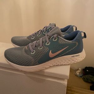 Nike women’s tennis shoes.